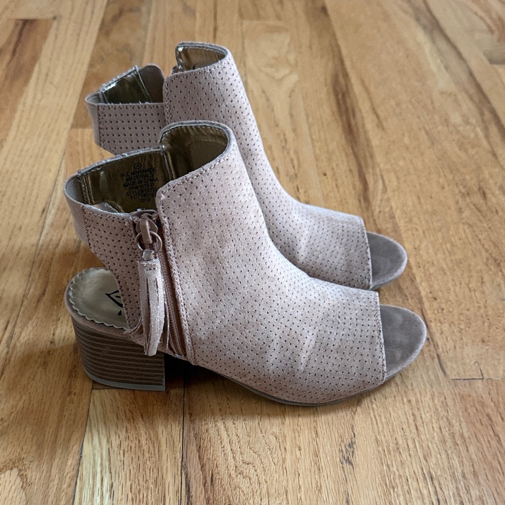 JUSTICE Open Toe Faux Suede Ankle Block Heel Zip Boot, Size 4 Tan